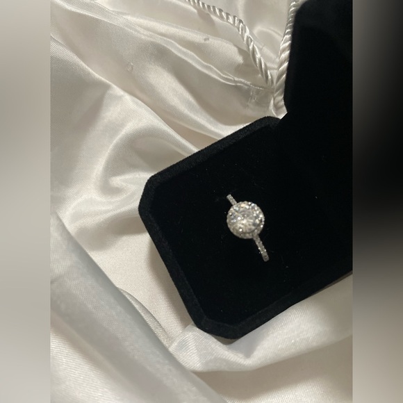 Oval Brilliant  Lab Created Diamond Halo Engagement Ring Size 7 Silver 9… - Picture 3 of 7